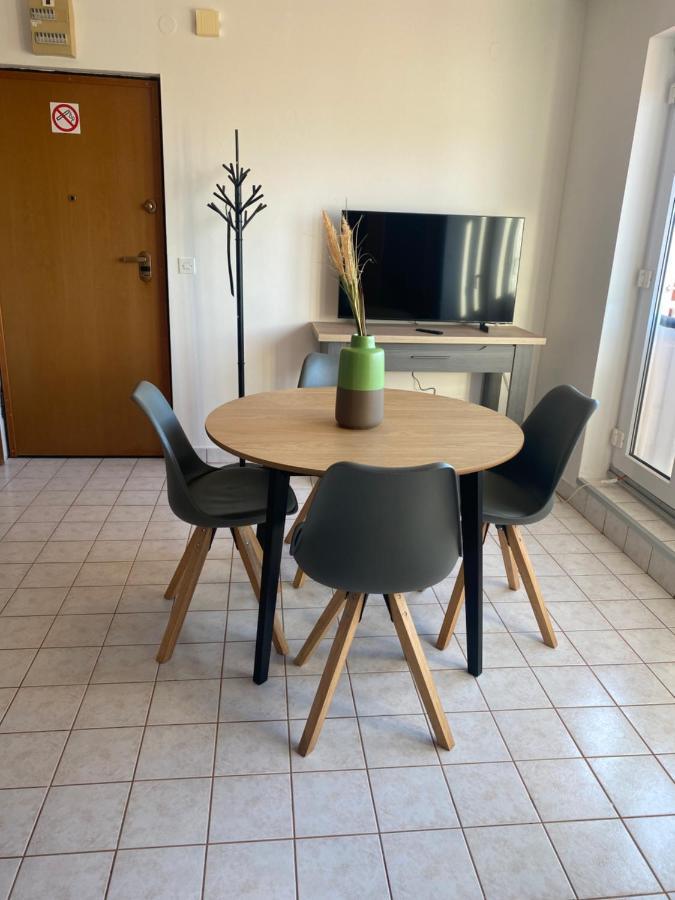 Apartment Privlaka Direkt Am Strand Mit Klima Und Neuem Badezimmer Haustiere Sind Willkommen Exterior photo