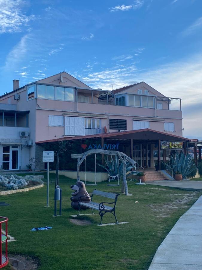 Apartment Privlaka Direkt Am Strand Mit Klima Und Neuem Badezimmer Haustiere Sind Willkommen Exterior photo