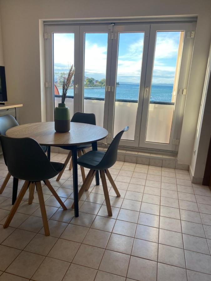 Apartment Privlaka Direkt Am Strand Mit Klima Und Neuem Badezimmer Haustiere Sind Willkommen Exterior photo