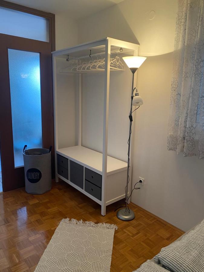 Apartment Privlaka Direkt Am Strand Mit Klima Und Neuem Badezimmer Haustiere Sind Willkommen Exterior photo